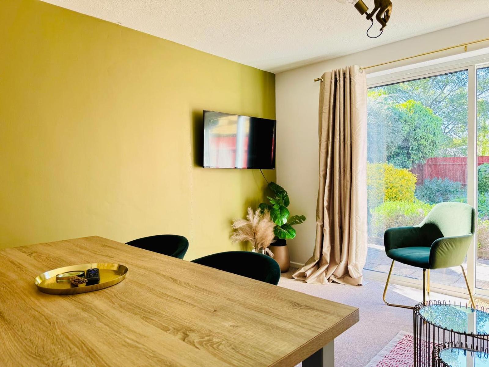 2 Bed House, Sleeps 6, Dog Friendly, Close To A14 M11, With Garden & Parking Long Stay Work Contractor Leisure, Jade CBG Exteriör bild