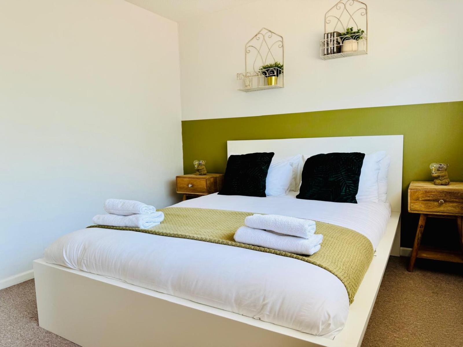 2 Bed House, Sleeps 6, Dog Friendly, Close To A14 M11, With Garden & Parking Long Stay Work Contractor Leisure, Jade CBG Exteriör bild