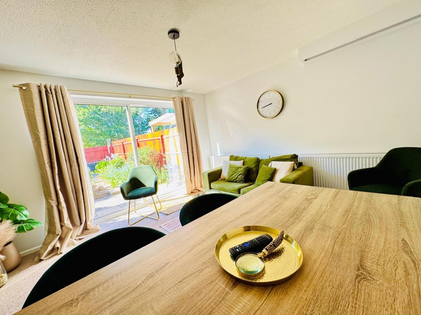 2 Bed House, Sleeps 6, Dog Friendly, Close To A14 M11, With Garden & Parking Long Stay Work Contractor Leisure, Jade CBG Exteriör bild