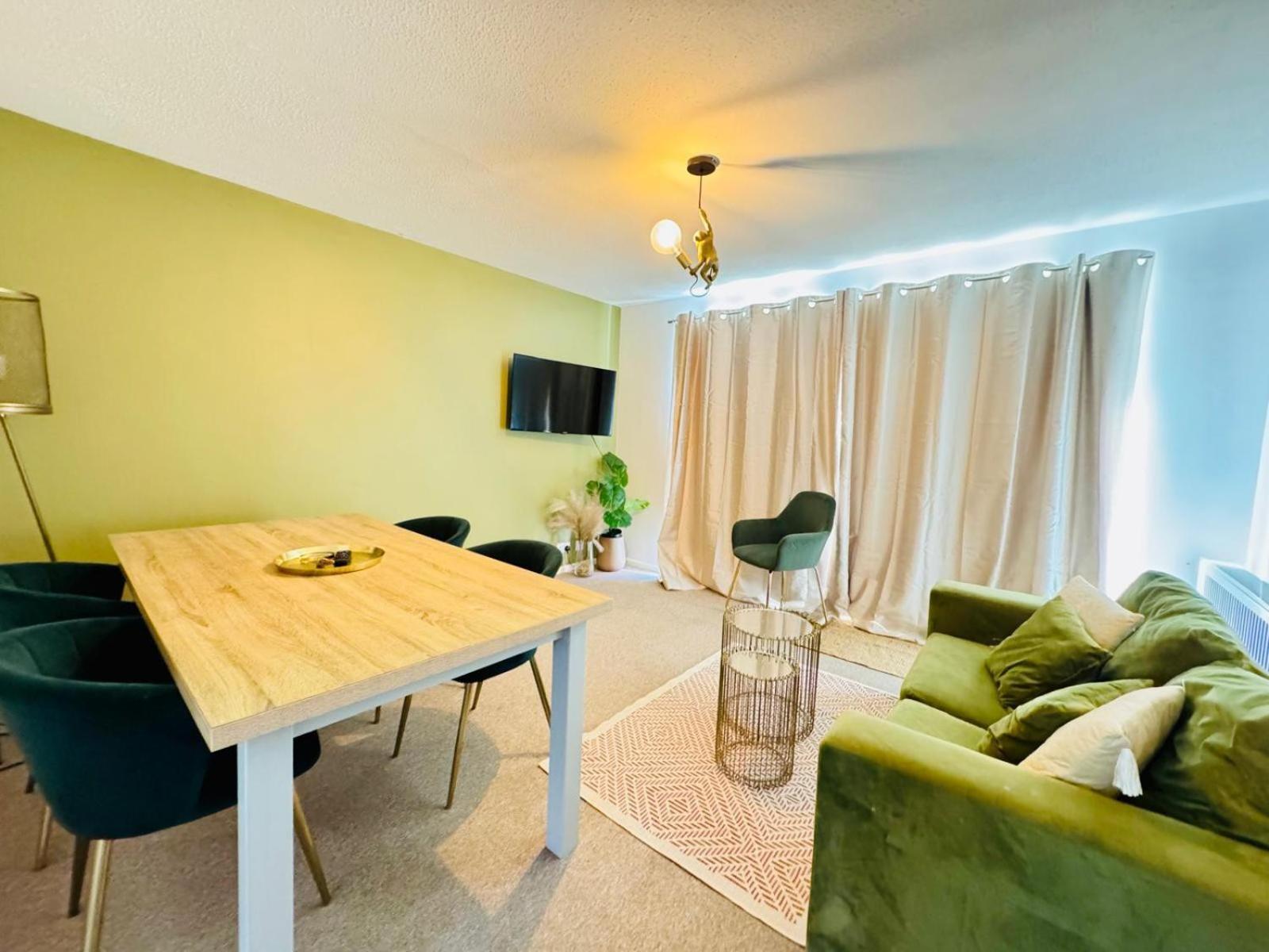 2 Bed House, Sleeps 6, Dog Friendly, Close To A14 M11, With Garden & Parking Long Stay Work Contractor Leisure, Jade CBG Exteriör bild