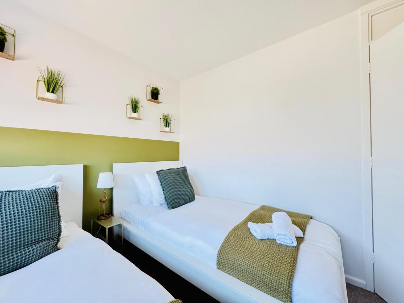 2 Bed House, Sleeps 6, Dog Friendly, Close To A14 M11, With Garden & Parking Long Stay Work Contractor Leisure, Jade CBG Exteriör bild