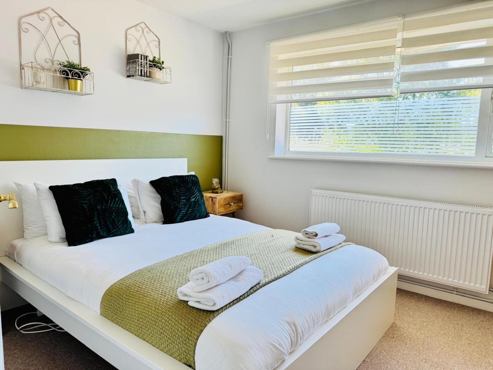 2 Bed House, Sleeps 6, Dog Friendly, Close To A14 M11, With Garden & Parking Long Stay Work Contractor Leisure, Jade CBG Exteriör bild