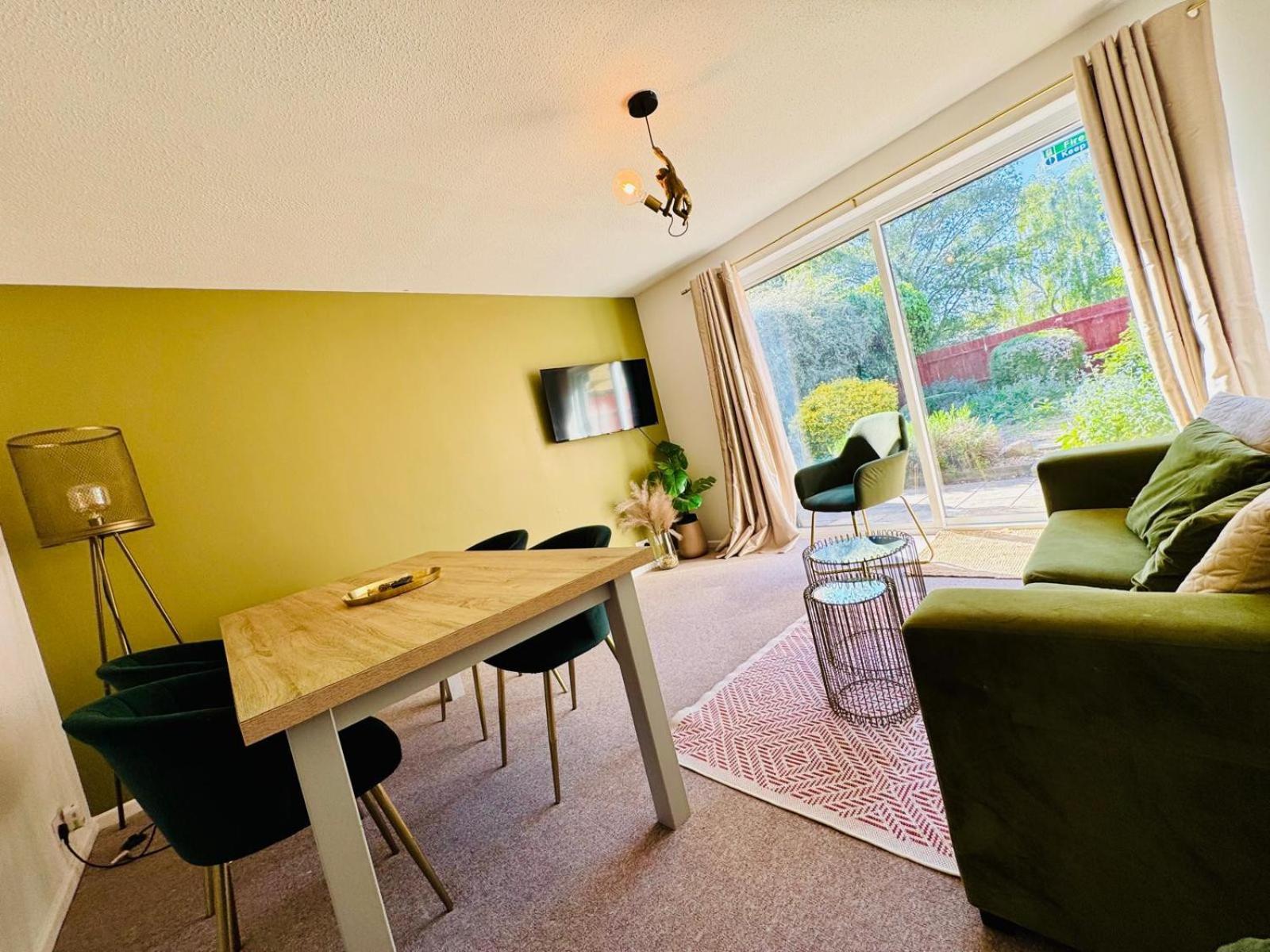 2 Bed House, Sleeps 6, Dog Friendly, Close To A14 M11, With Garden & Parking Long Stay Work Contractor Leisure, Jade CBG Exteriör bild