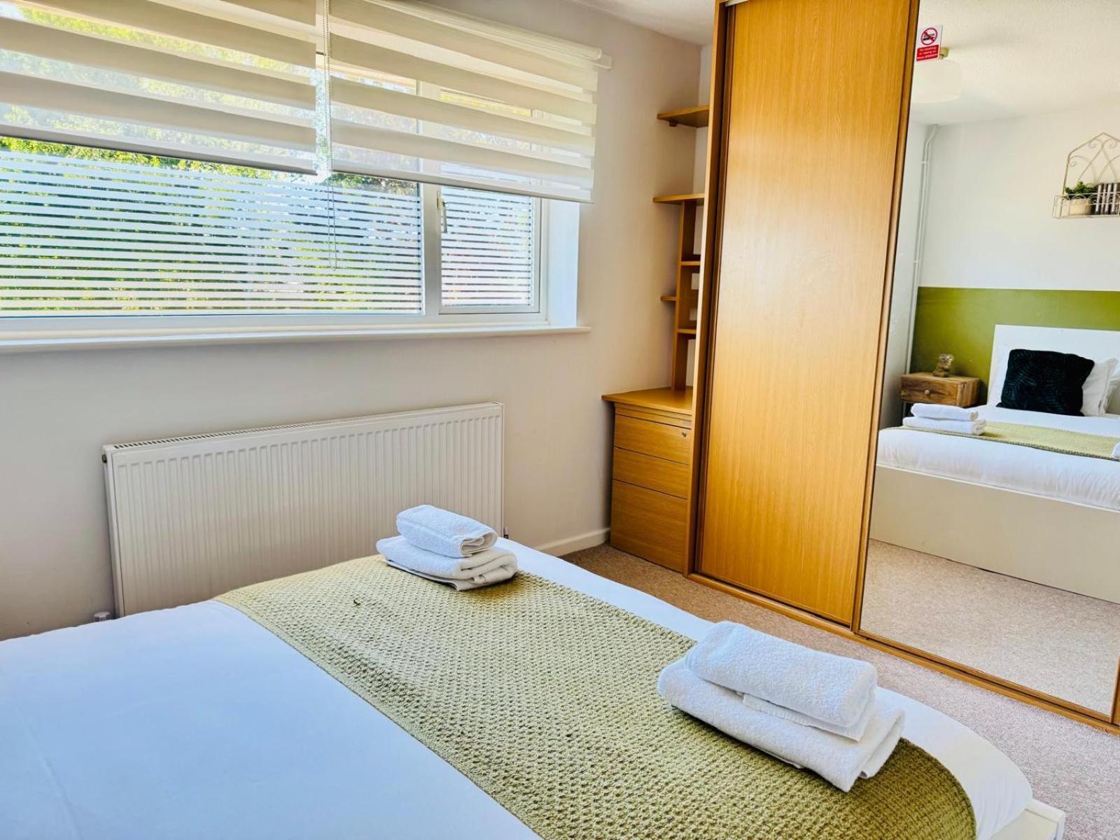 2 Bed House, Sleeps 6, Dog Friendly, Close To A14 M11, With Garden & Parking Long Stay Work Contractor Leisure, Jade CBG Exteriör bild