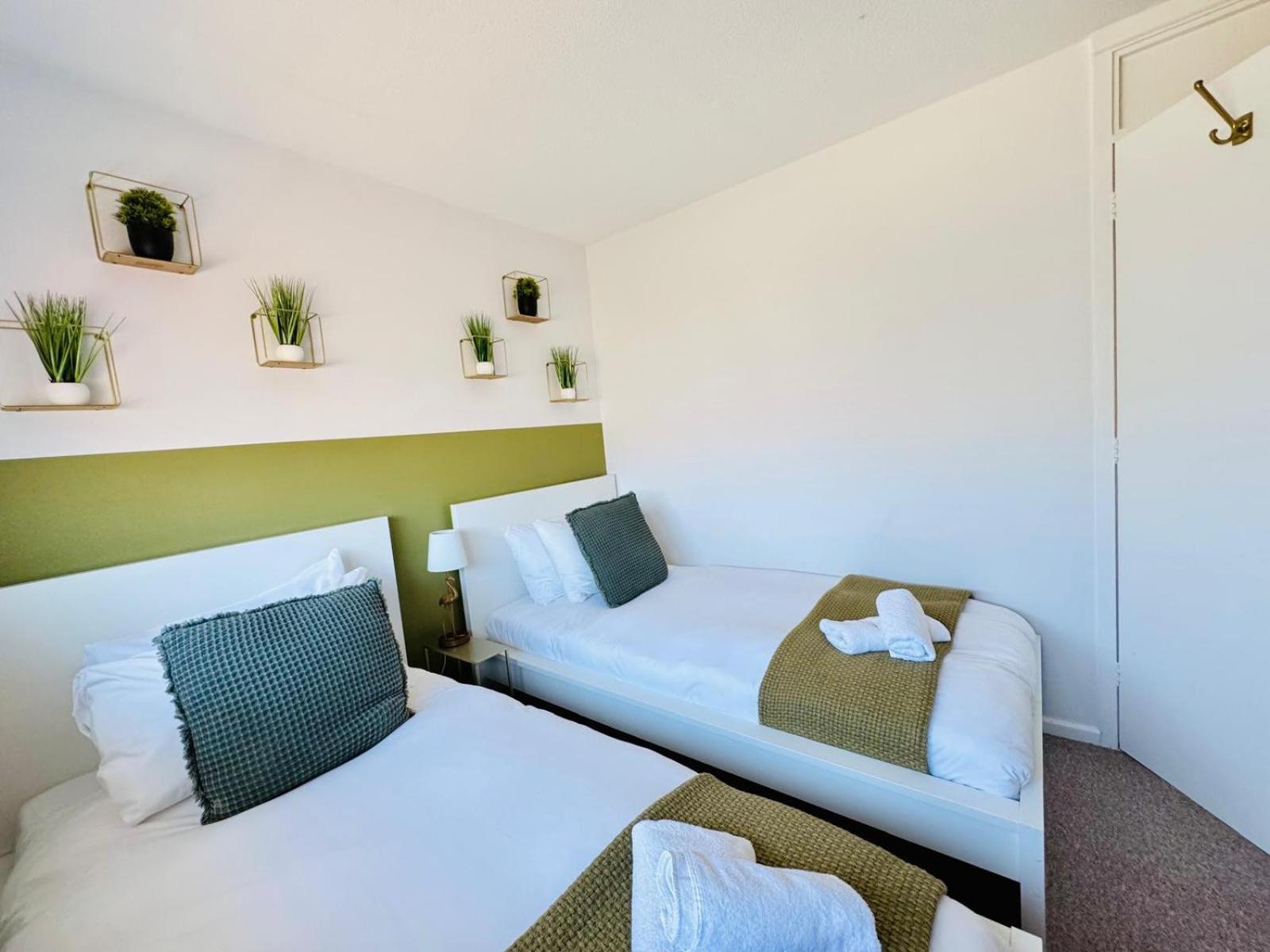 2 Bed House, Sleeps 6, Dog Friendly, Close To A14 M11, With Garden & Parking Long Stay Work Contractor Leisure, Jade CBG Exteriör bild