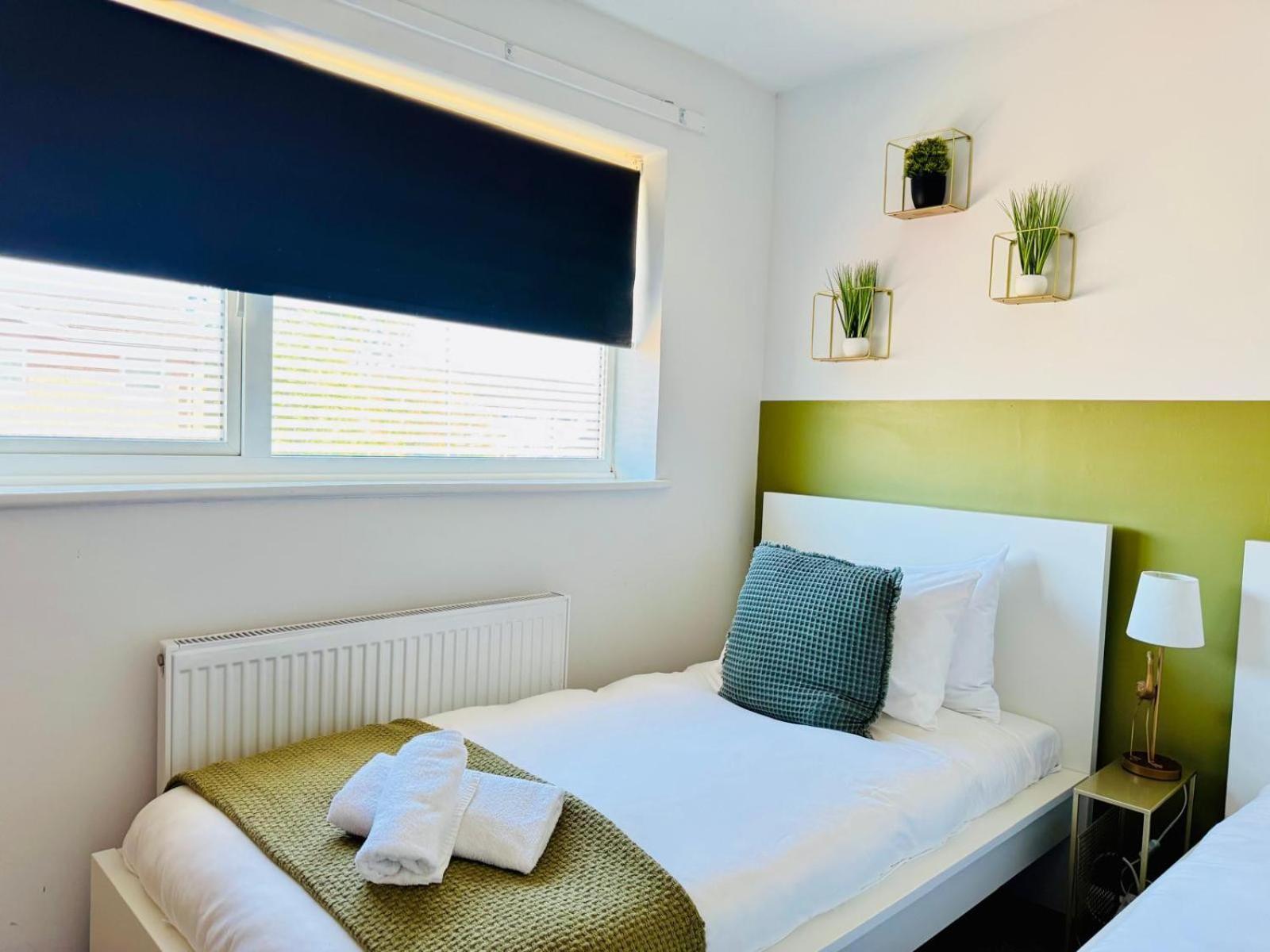 2 Bed House, Sleeps 6, Dog Friendly, Close To A14 M11, With Garden & Parking Long Stay Work Contractor Leisure, Jade CBG Exteriör bild