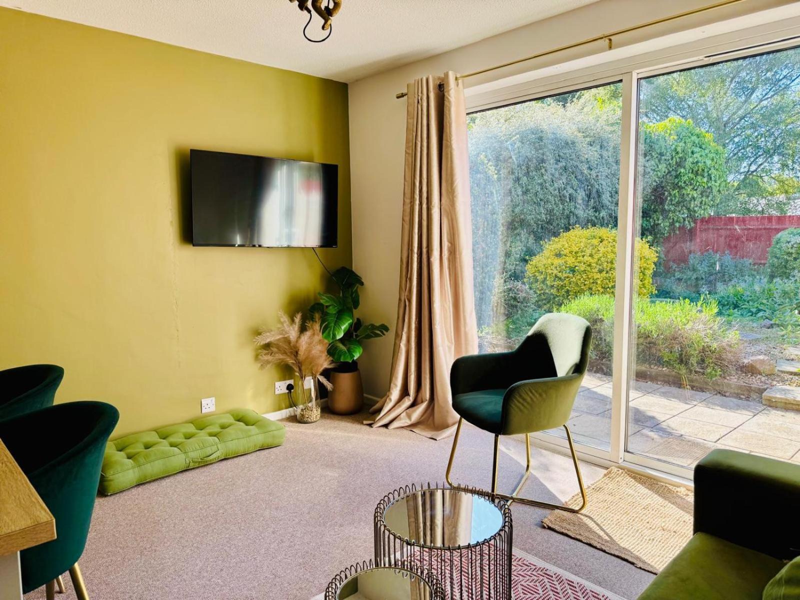 2 Bed House, Sleeps 6, Dog Friendly, Close To A14 M11, With Garden & Parking Long Stay Work Contractor Leisure, Jade CBG Exteriör bild